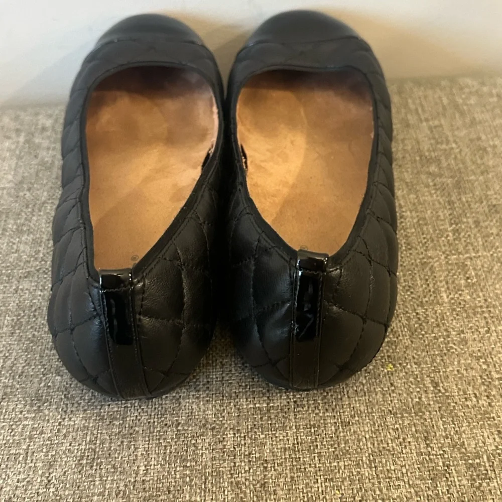 Vionic Black Quilted Leather Cap-Toe Ballet Flats